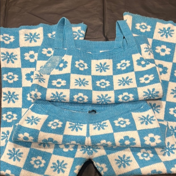 Forever 21 Blue and White Matching Set Geometric Floral - Picture 1 of 4